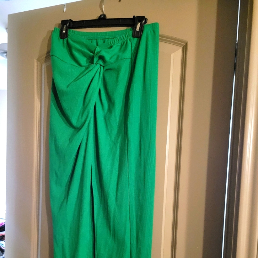 Lovely green fitted stretch A line skirt